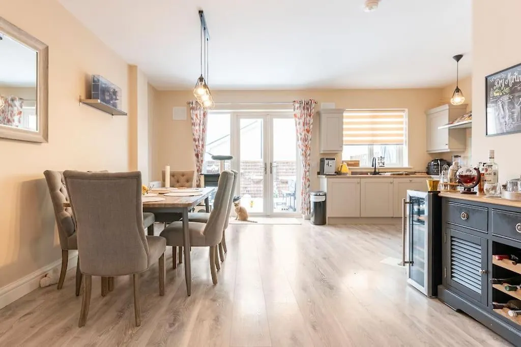 Dublin Jacuzzi Escape Apartment Homestay