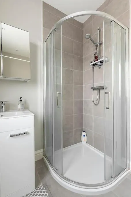 Dublin Jacuzzi Escape Apartment Homestay